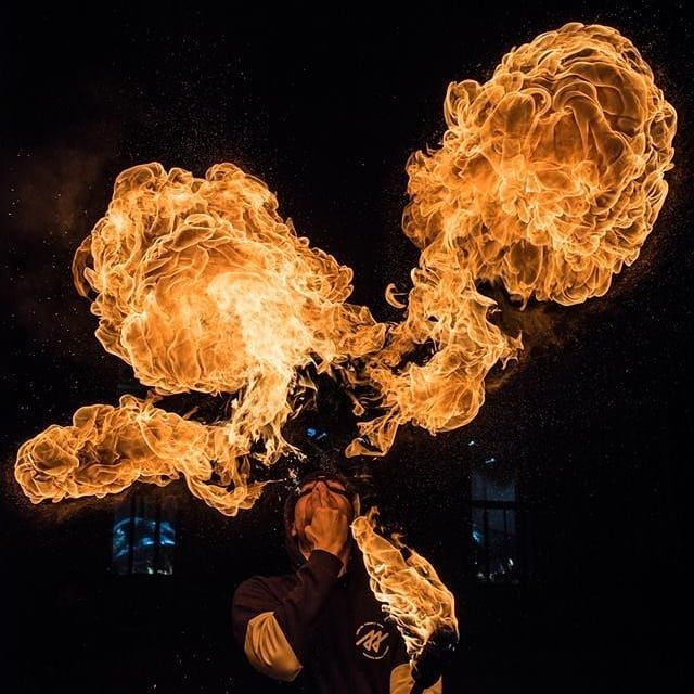 Quarante-Quatre crache du feu au Fire Life Fest 2017, Oujhorod, « Hit three targets with one bullet »