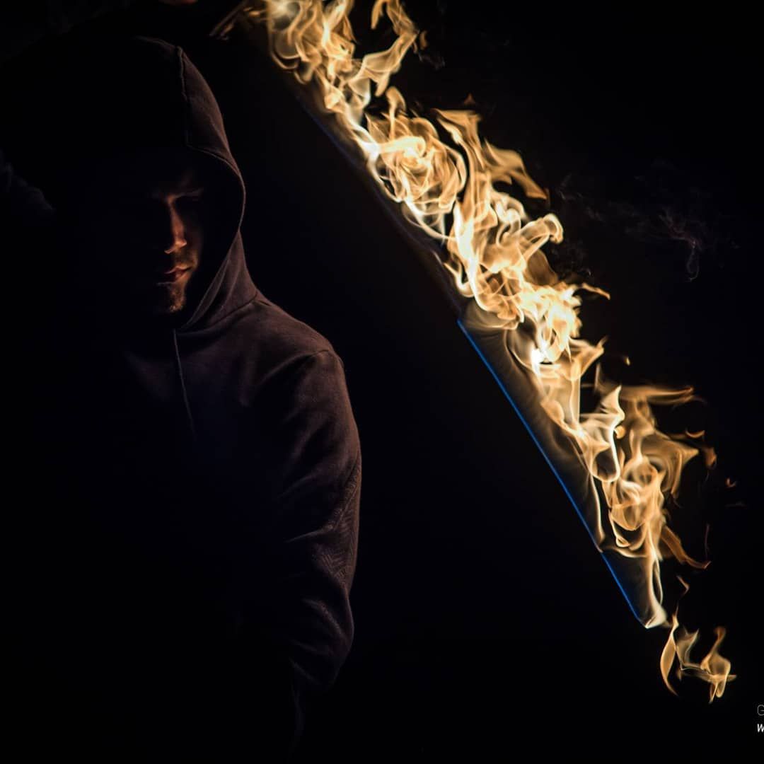 Quarante-Quatre crache du feu à l’Artemisia Fire Gathering 2018, « Fire katana bushido »