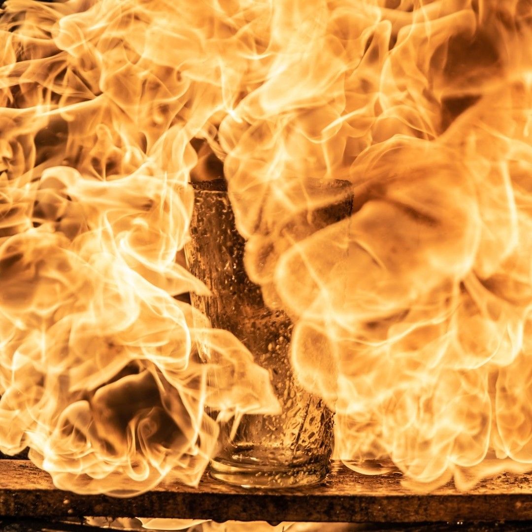 Quarante-Quatre crache du feu en shooting, « Cup of fire »