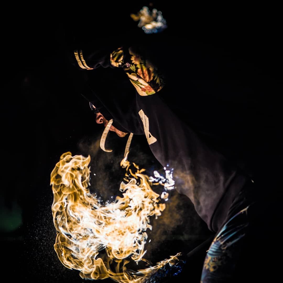 Quarante-Quatre crache du feu à l’Artemisia Fire Gathering 2019, « Oh look a penny »