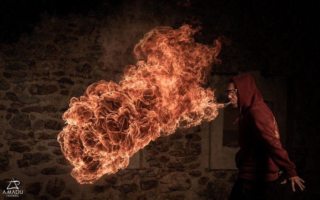 Quarante-Quatre crache du feu en shooting, « Back to Basics »