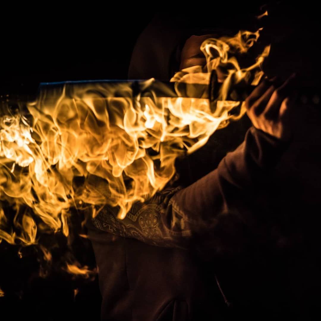 Quarante-Quatre crache du feu à l’Artemisia Fire Gathering 2018, « Fire katana »