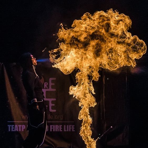 Quarante-Quatre crache du feu au Fire Life Fest 2017, Oujhorod, « Always bigger »
