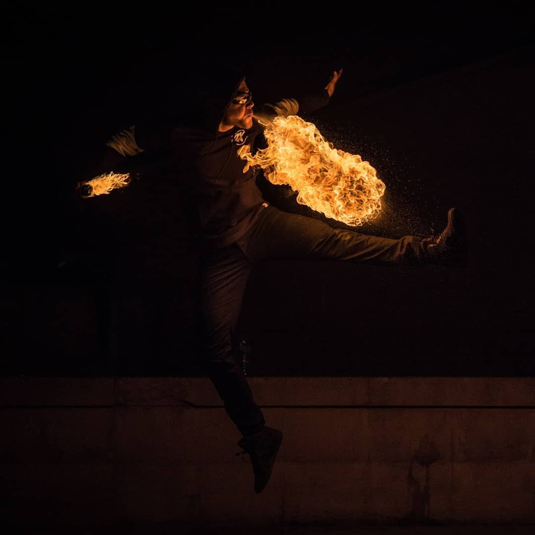 Quarante-Quatre crache du feu au Palais de Tokyo, Paris, « Fire ninja »