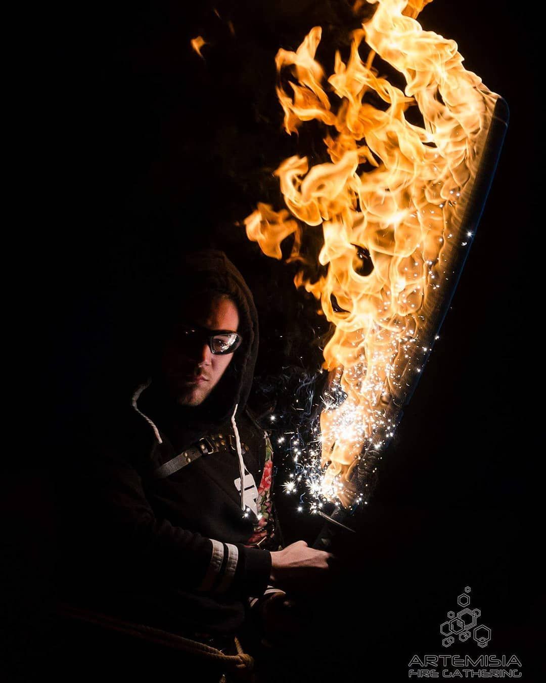 Quarante-Quatre crache du feu à l’Artemisia Fire Gathering 2018, « Fire katana bushido »