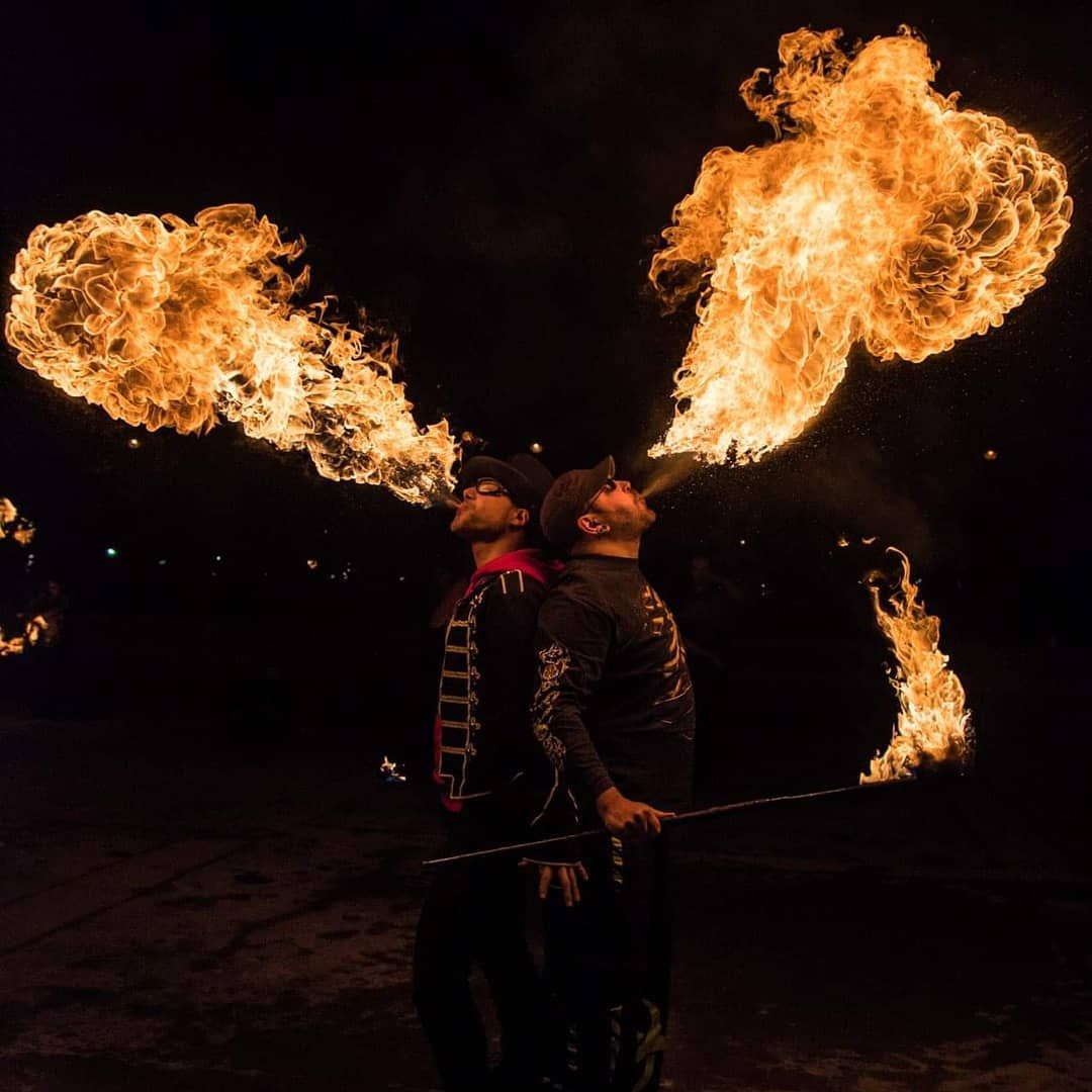 Quarante-Quatre crache du feu en shooting, « Fire Bro »