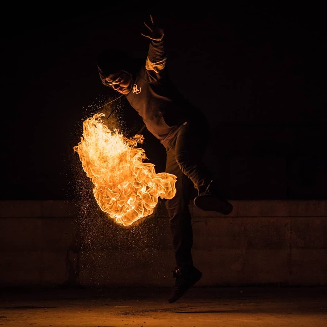 Quarante-Quatre crache du feu au Palais de Tokyo, Paris, « I’m singing in the flame »