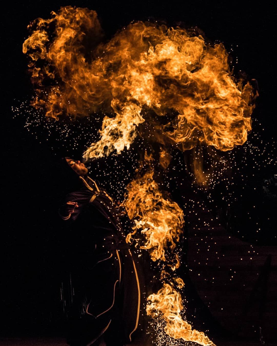 Quarante-Quatre crache du feu au Fire Life Fest 2017, Oujhorod, « Fire breathing, shine like a diamond »