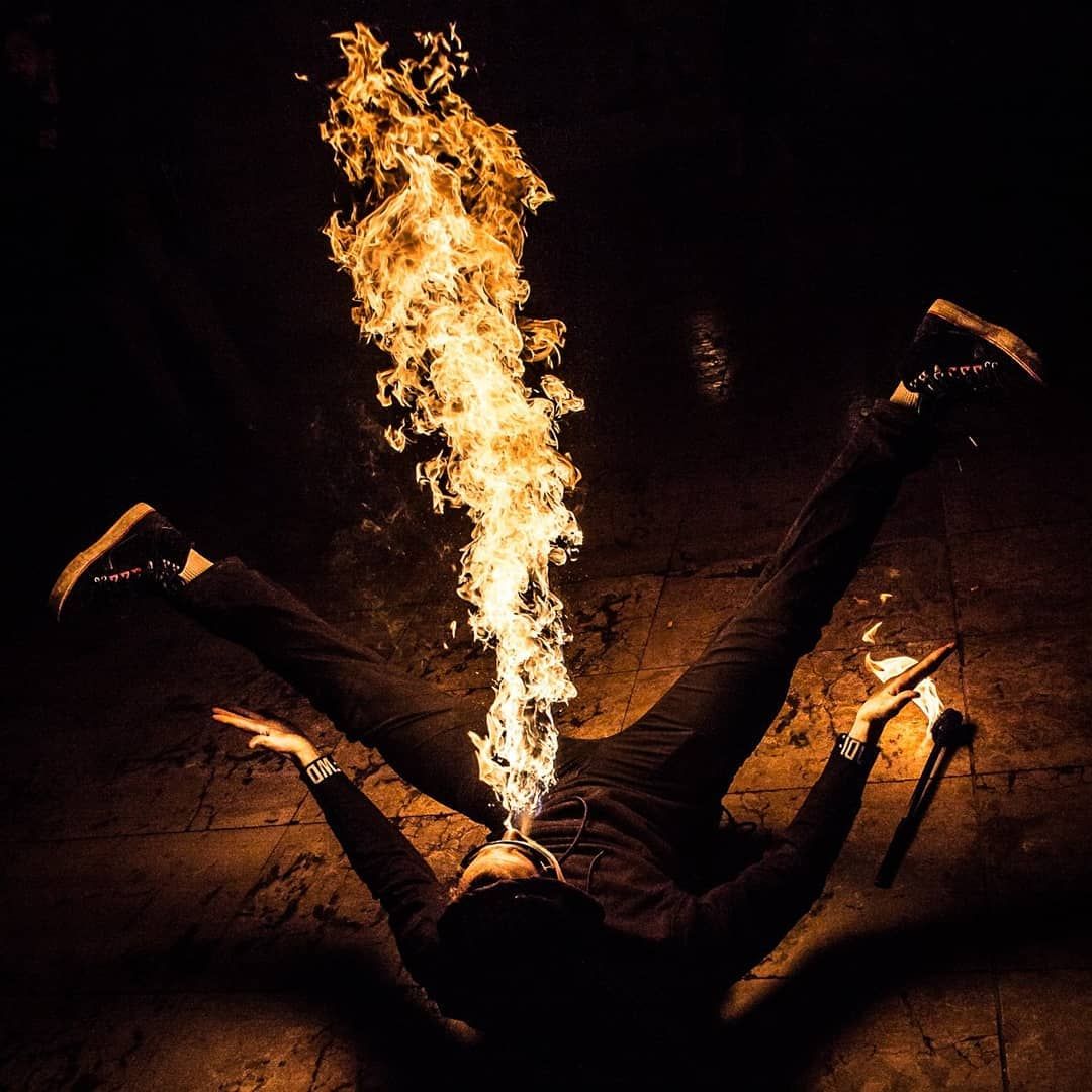 Quarante-Quatre crache du feu au Palais de Tokyo, Paris, « Clap your hands and roll on the floor, it’s the weekend »