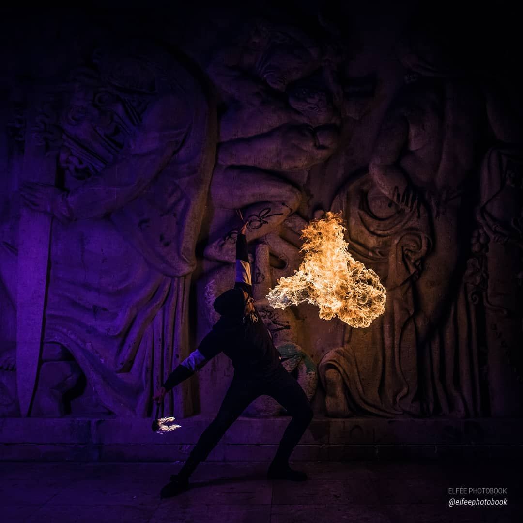 Quarante-Quatre crache du feu au Palais de Tokyo, Paris, « Draw with your body »