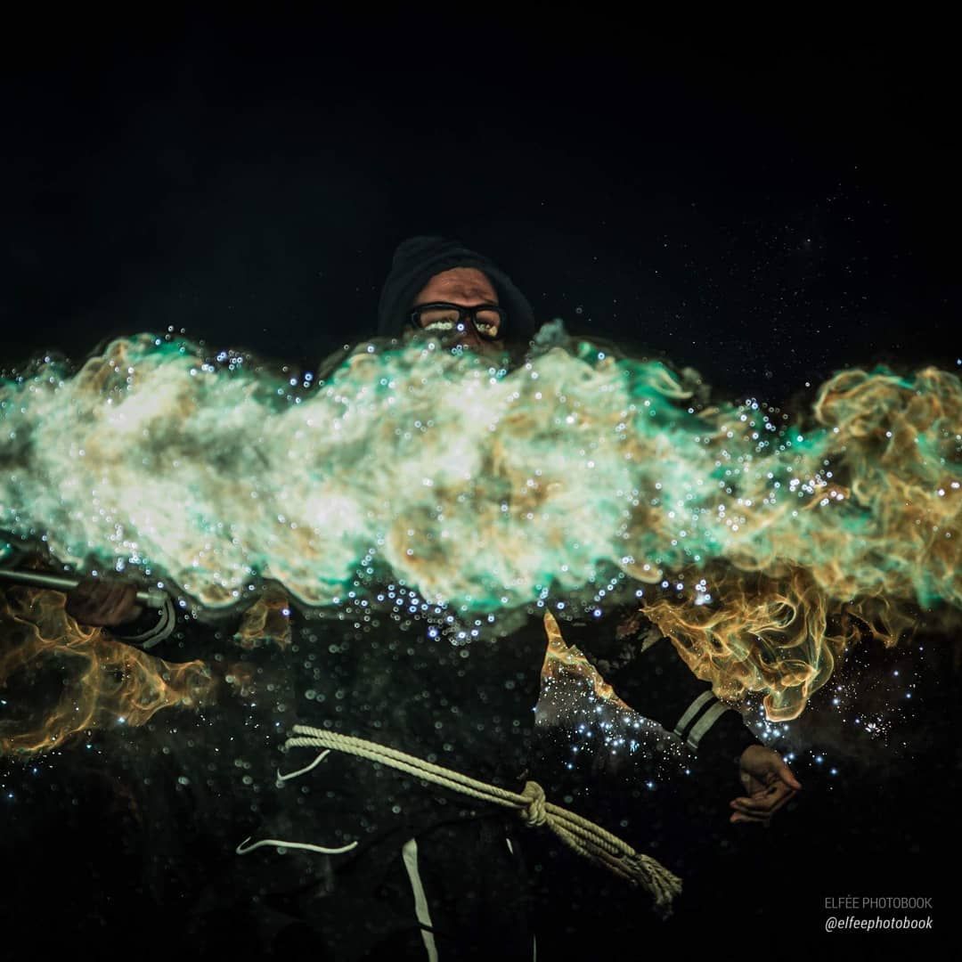 Quarante-Quatre crache du feu à l’Artemisia Fire Gathering 2018, « Green, green, greeeeeen »