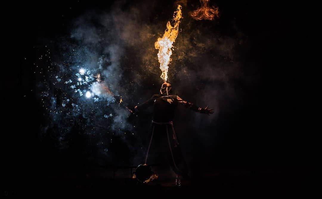 Quarante-Quatre crache du feu à la Graülich Convention Feu 2018, « Sparkle Time »