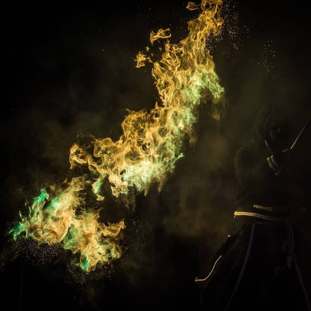 Quarante-Quatre crache du feu en shooting, « Don’t look back »