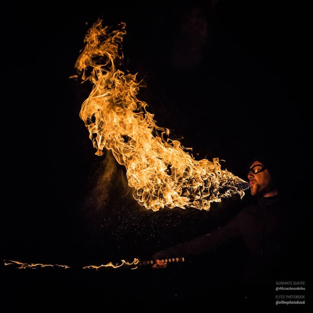 Quarante-Quatre crache du feu en shooting, « Kiss the flame when you sustain »