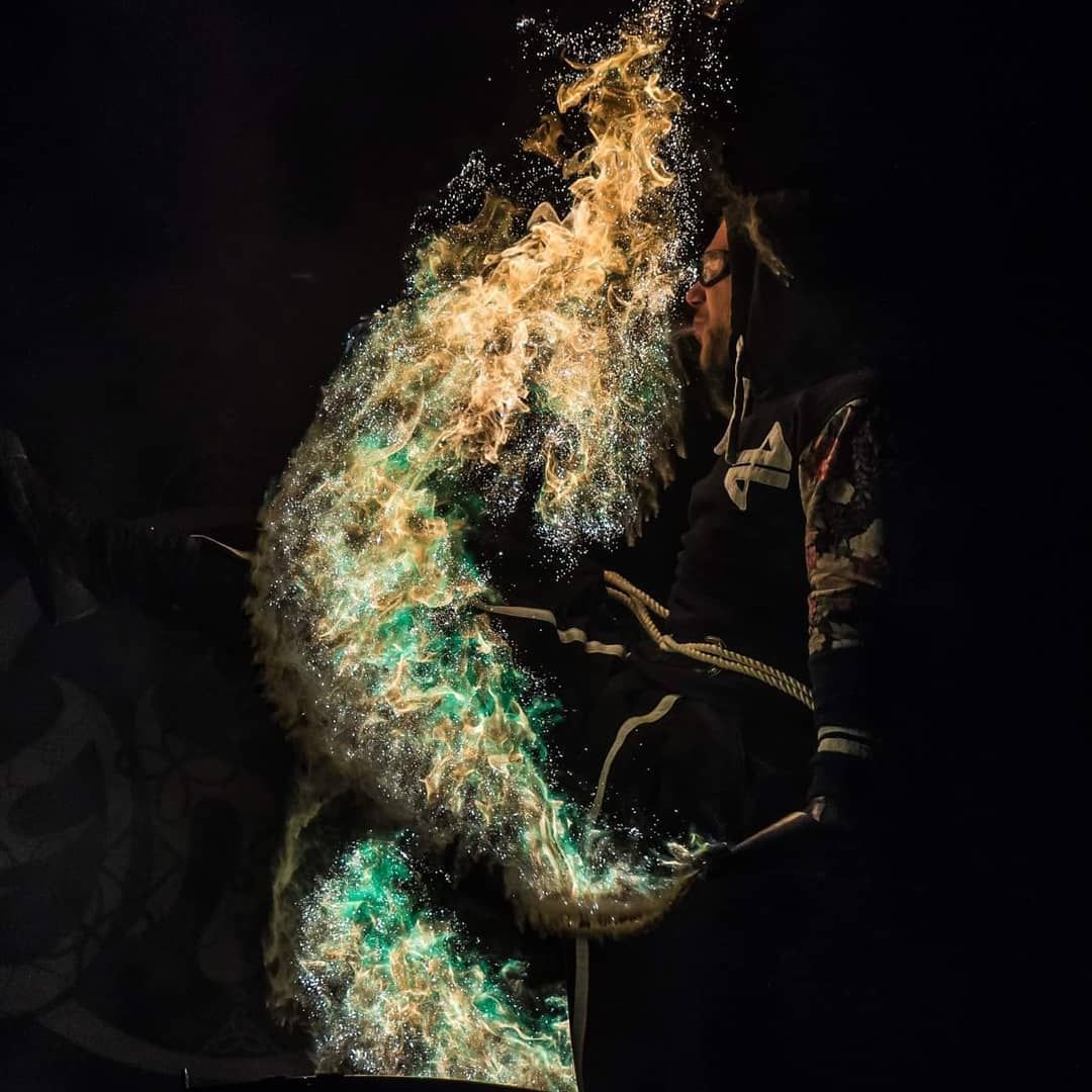 Quarante-Quatre crache du feu au gala Ignite Flow Arts 2019, « Proof of concept »