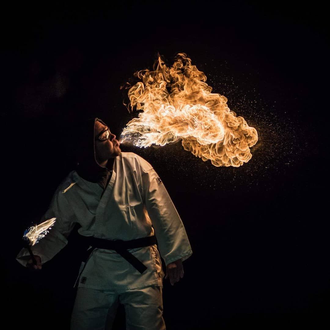 Quarante-Quatre crache du feu à la Graülich Convention Feu 2018, « Martial 360° »