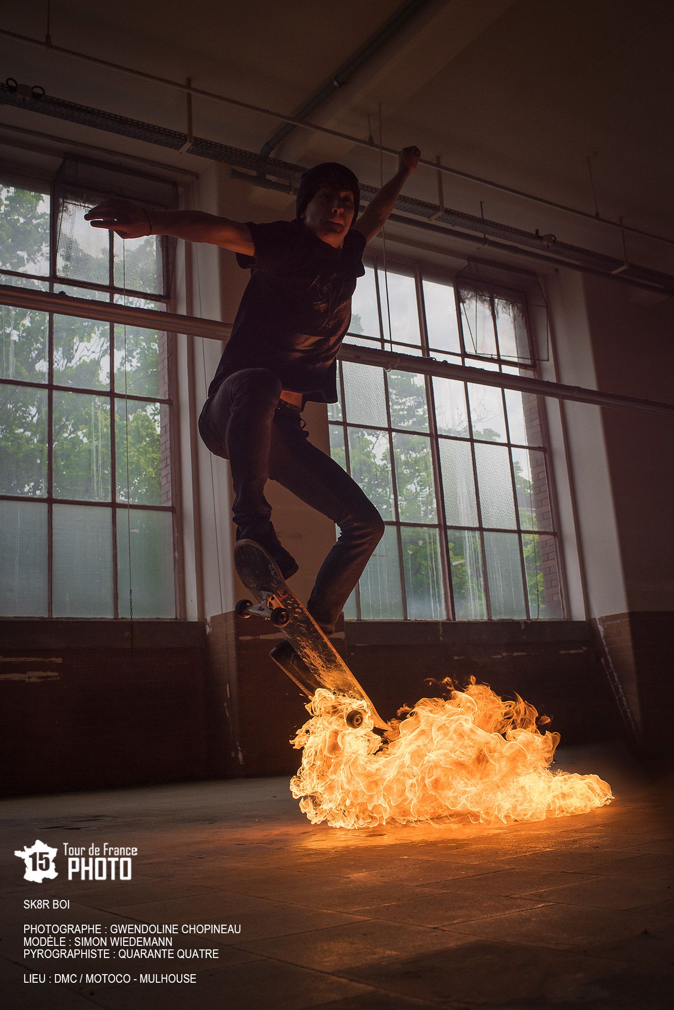 Skateur enflammé, usines DMC à Mulhouse, Tour de France Photo 2015