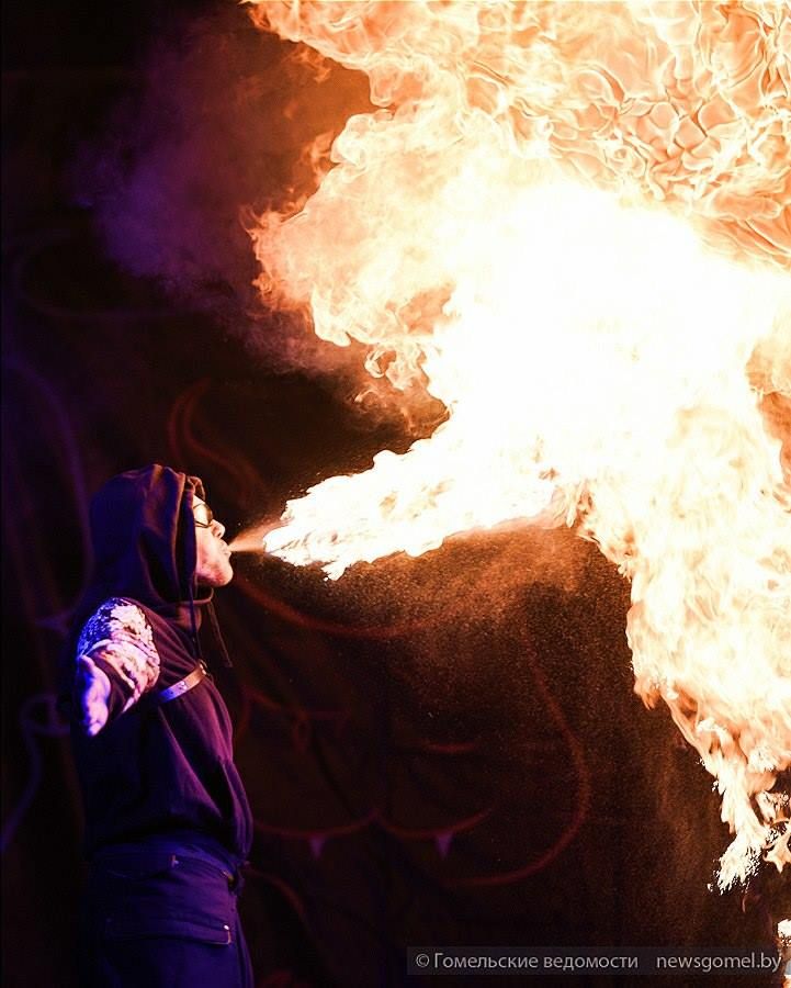 A huge breath of fire at the Gomel Fire Fest