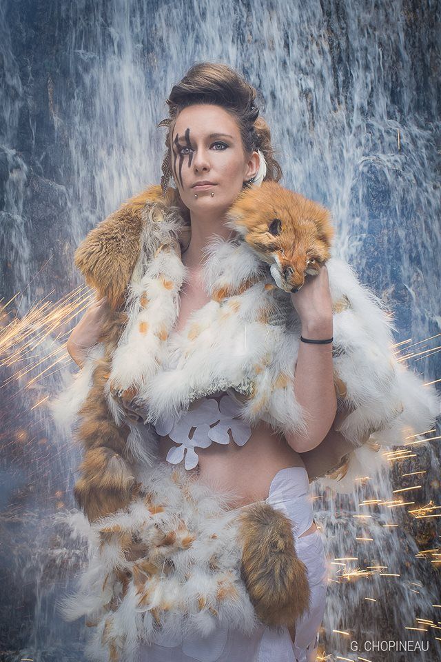 Portrait de Lagertha, déesse viking, entourée d’étincelles