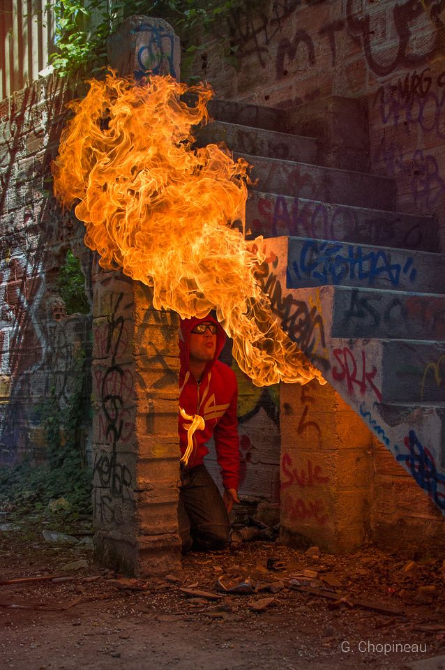 Quarante Quatre cracheur de feu escalier