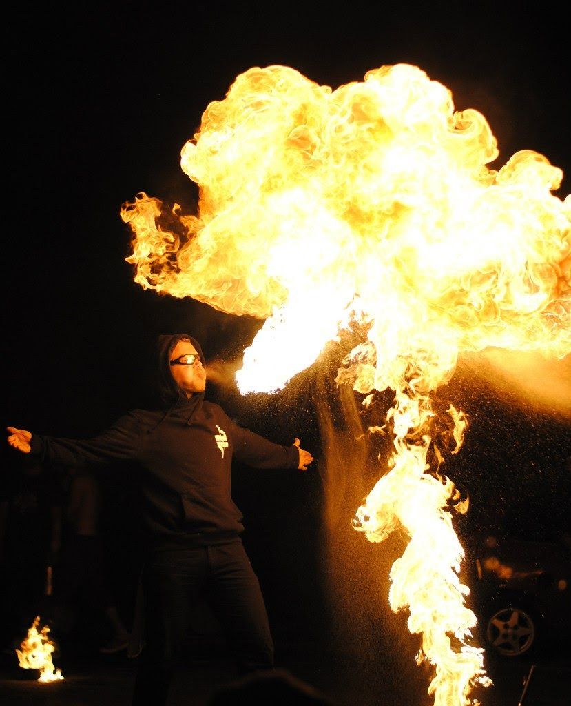 Quarante-Quatre crache du feu au Kiev Fire Festival 2016