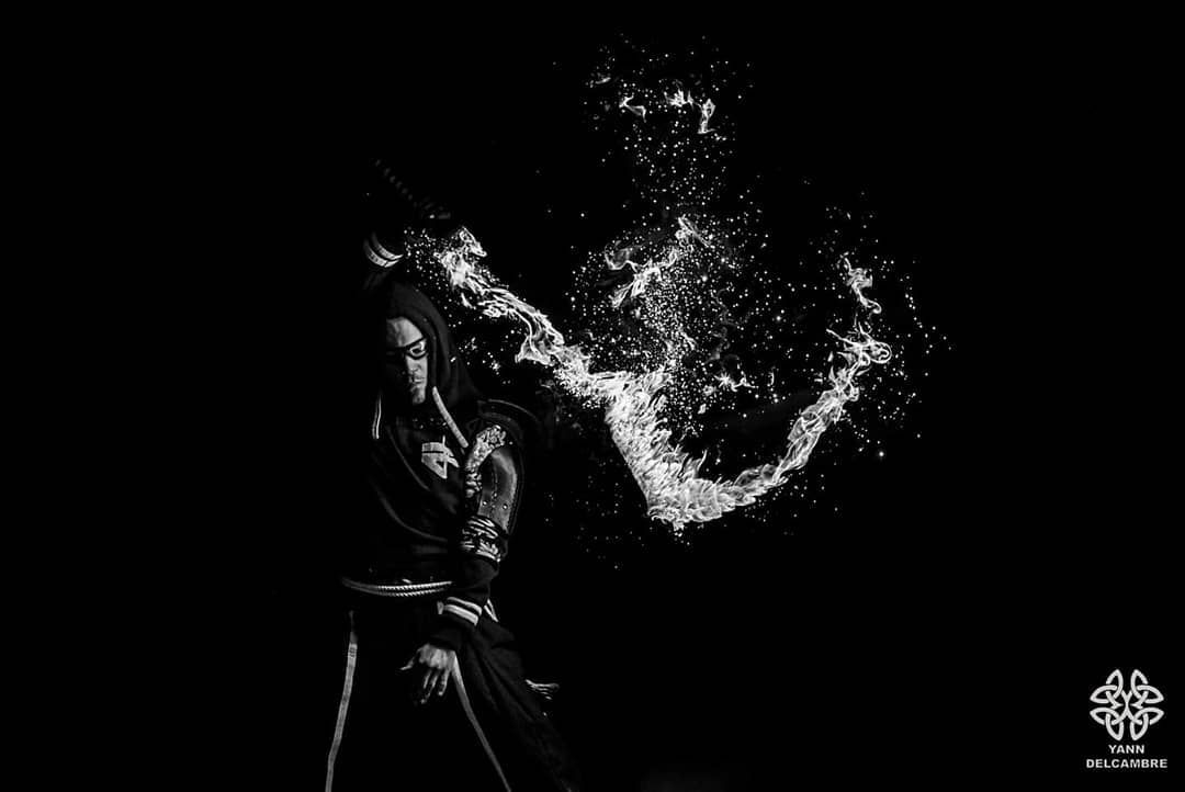Graülich 2018: a spray of water in black and white, during the workshop