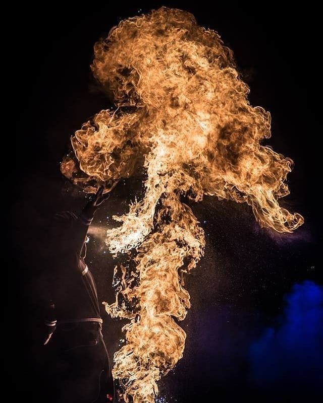 Immense boule de feu à la Graülich Convention
