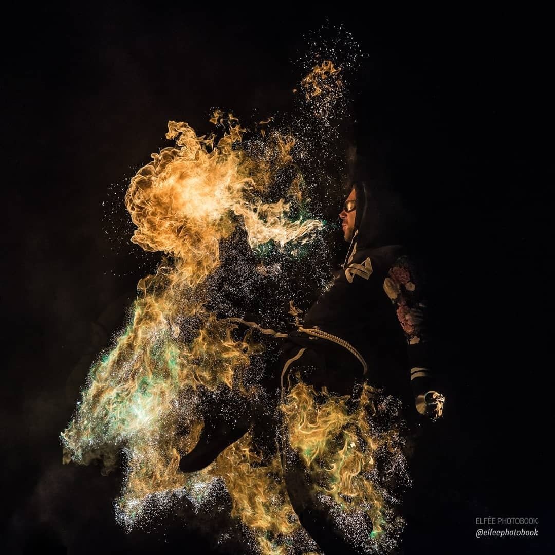 Flamme en forme de cheval cabré, gala Ignite Flow Arts 2019