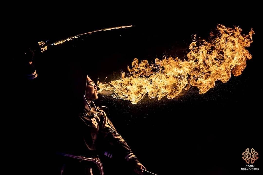 Graülich Convention 2018 : flamme en courbe au-dessus de la scène